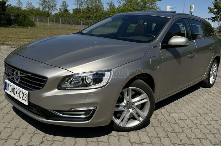 VOLVO V60 2.4 D [D6] PHEV AWD Summum Geartronic