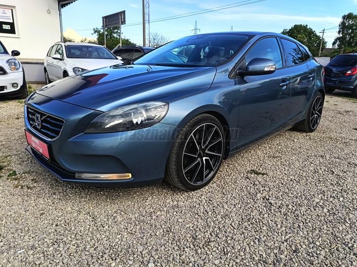 VOLVO V40 1.6 T3 Kinetic