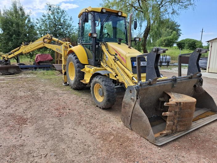 NEW HOLLAND Lb110