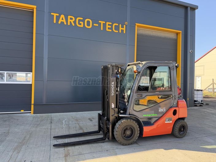 TOYOTA 2 tonnás triplex oldalmozgató gáz
