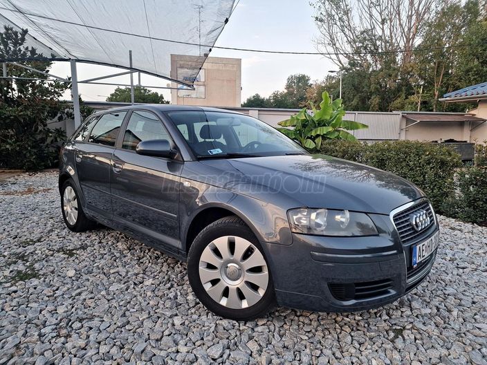 AUDI A3 1.6 FSI Attraction