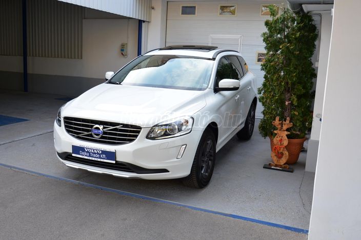 VOLVO XC60 2.0 D [D4] Momentum Geartronic FWD