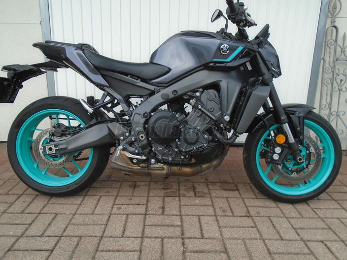 YAMAHA MT-09