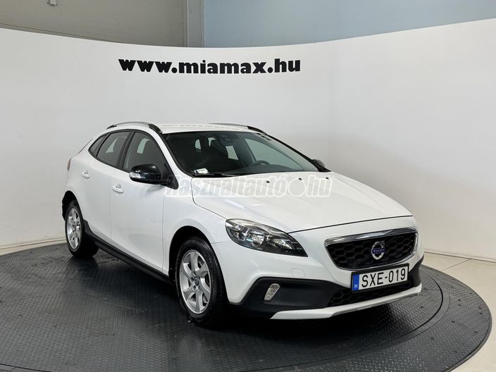VOLVO V40 Cross Country 2.0 D [D2] Kinetic Geartronic