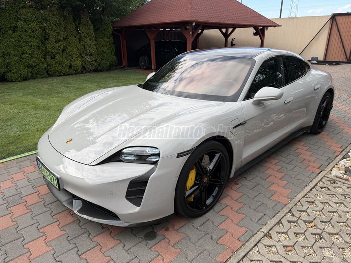PORSCHE TAYCAN Turbo S
