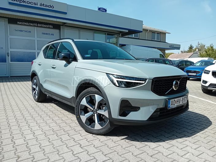 VOLVO XC40 2.0 [B3] MHEV Plus Dark DCT