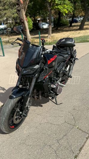 YAMAHA MT-09