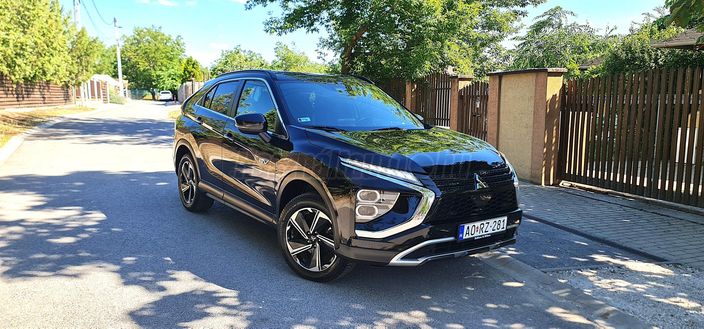 MITSUBISHI ECLIPSE CROSS 2.4 PHEV Instyle Navi 4WD CVT