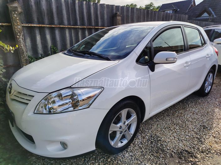TOYOTA AURIS 1.6 Luna