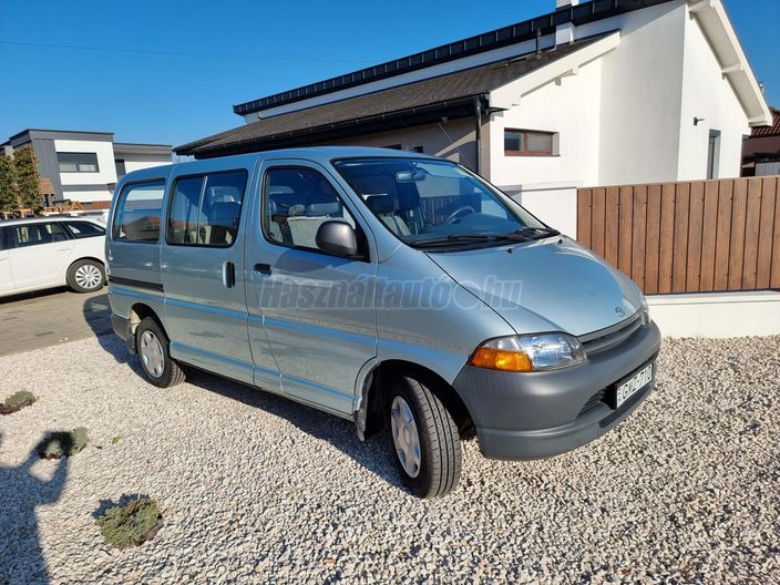 TOYOTA HIACE 2.4 D Glass Van