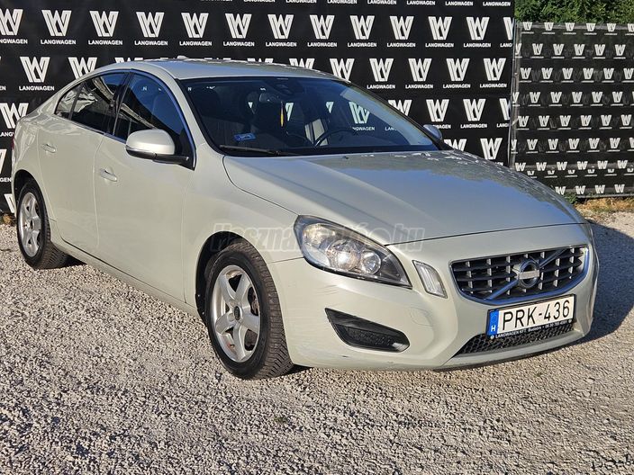 VOLVO S60 2.0 D [D3] Momentum