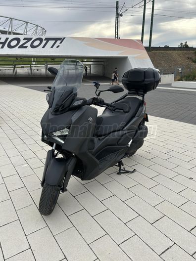 YAMAHA X-MAX 300