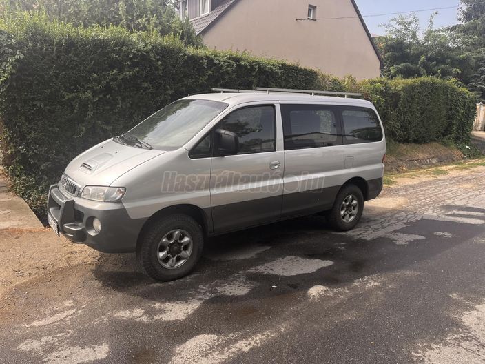 HYUNDAI H-1 STAREX 2.5 CRDI (9 személyes )