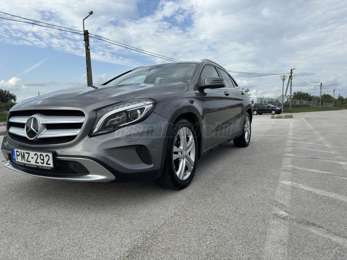 MERCEDES-BENZ GLA 200
