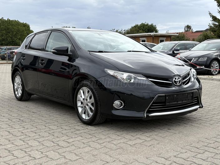 TOYOTA AURIS 1.33 Limited