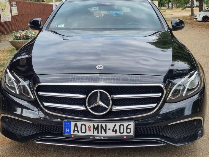 MERCEDES-BENZ E 220 d T 9G-TRONIC (7 személyes )