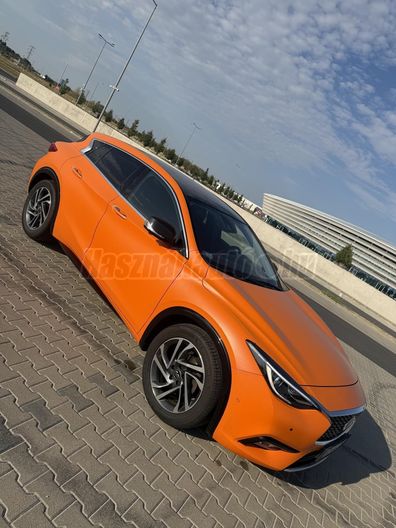 INFINITI Q30 1.6t Luxe DCT