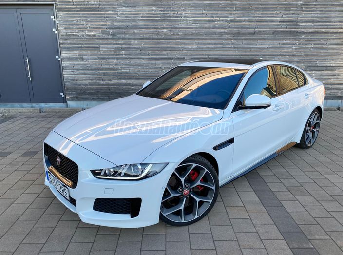 JAGUAR XE 3.0 V6 S C S (Automata)