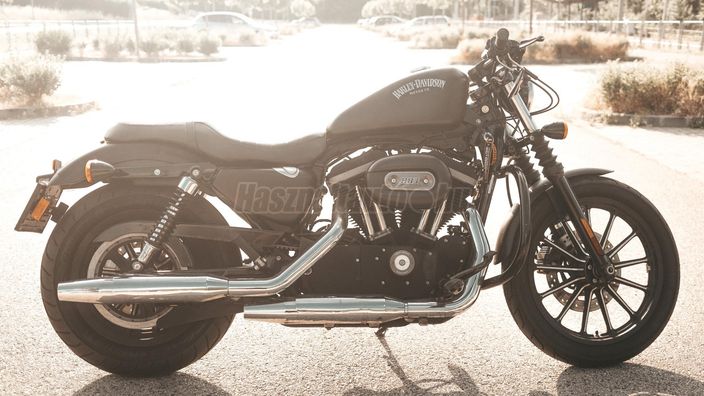 HARLEY-DAVIDSON SPORTSTER 883 IRON