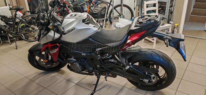 SUZUKI GSX-S 1000