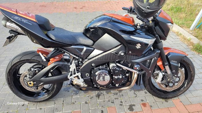 SUZUKI GSX 1300 (B-KING)