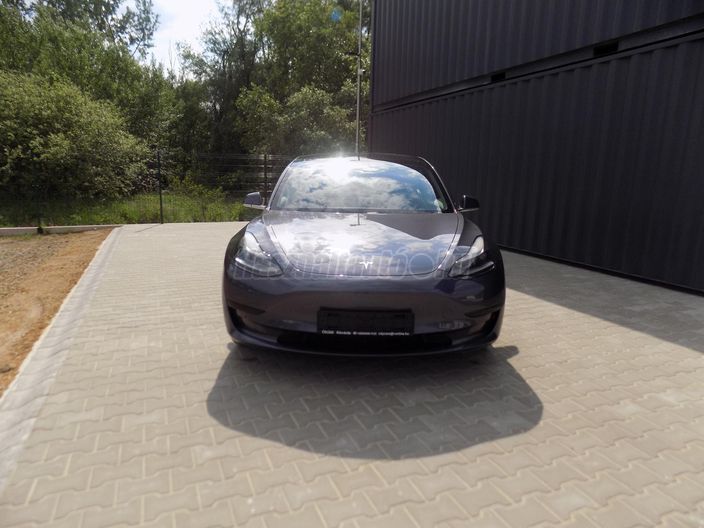 TESLA MODEL 3 Standard Range Plus Aut
