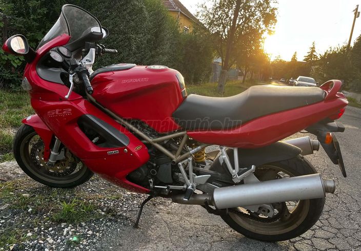 DUCATI ST2