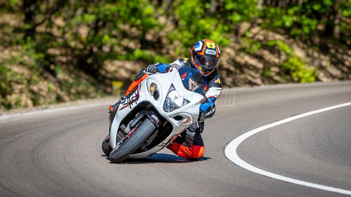 SUZUKI GSX 1300 R (HAYABUSA)