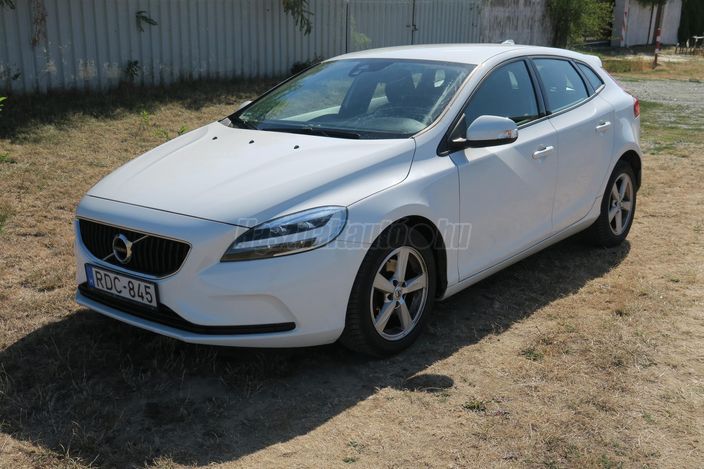 VOLVO V40 2.0 [T3] Momentum