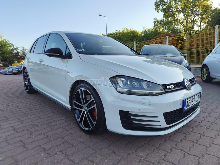 VOLKSWAGEN GOLF VII 2.0 TDI Highline