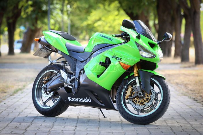 KAWASAKI ZX-6R (NINJA)