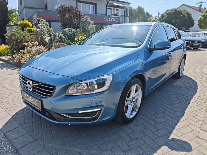 VOLVO V60 2.4 D [D6] PHEV AWD Summum Geartronic
