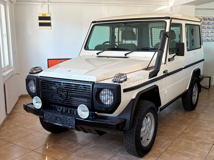 MERCEDES-BENZ G 300