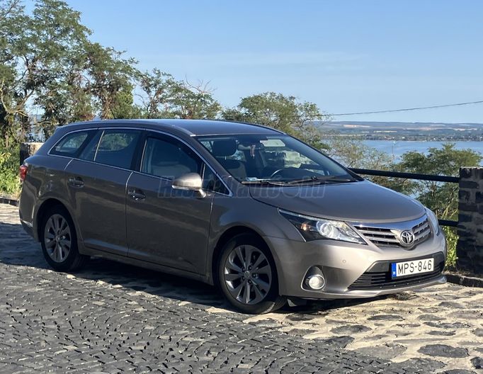 TOYOTA AVENSIS Wagon 2.0 D-4D Limited