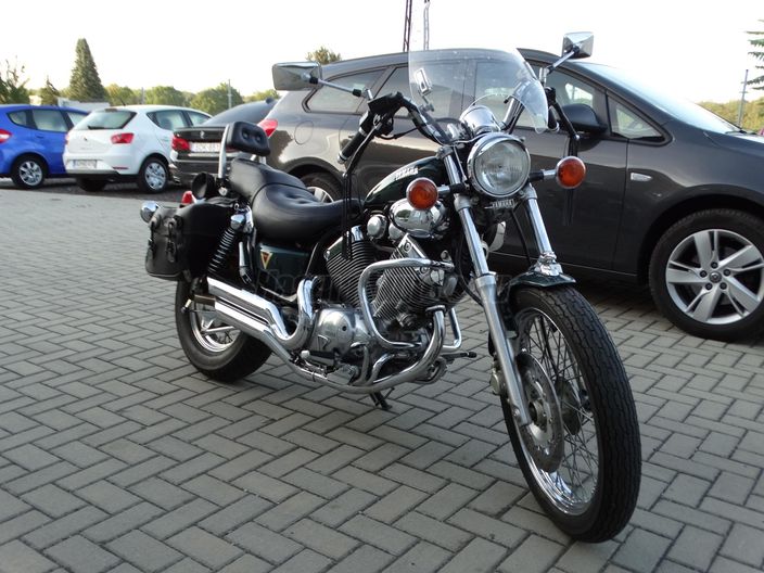 YAMAHA XV 400  (VIRAGO)