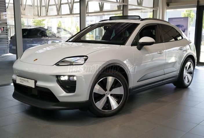 PORSCHE MACAN 4