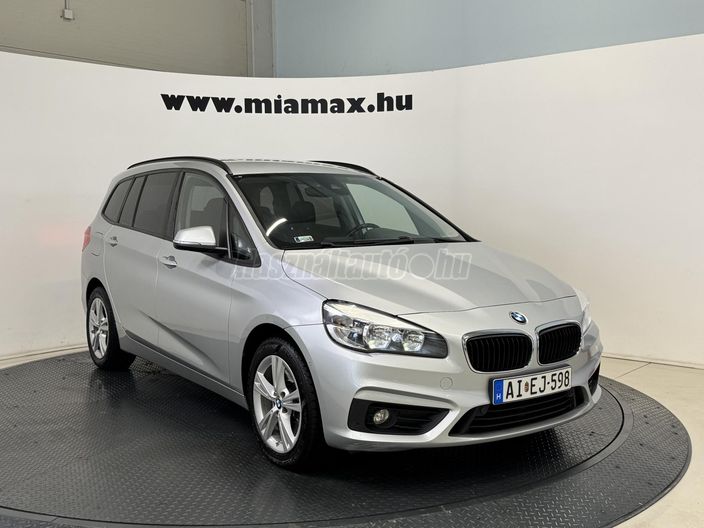 BMW 220 220d Sport (Automata) (7 személyes )