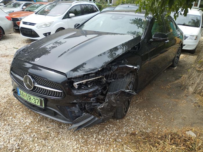 MERCEDES-BENZ E 300 de 4Matic 9G-TRONIC Plug-in hybrid