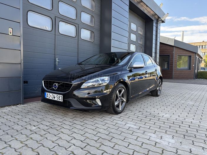 VOLVO V40 2.0 D [D2] R-Design Momentum