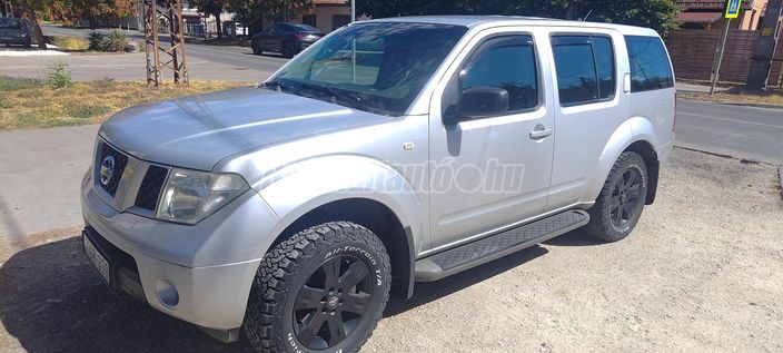 NISSAN PATHFINDER 2.5 D LE
