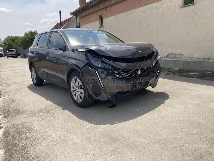 PEUGEOT 5008 1.2 PureTech Family Edition (7 személyes )