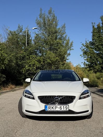 VOLVO V40 2.0 [T3] Momentum