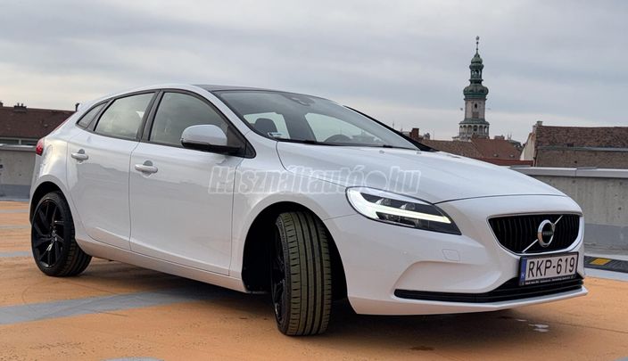 VOLVO V40 2.0 [T3] Momentum