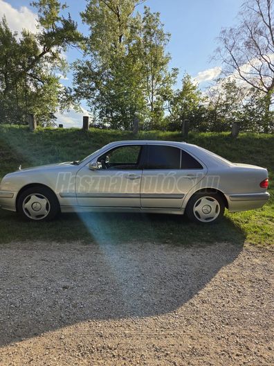 MERCEDES-BENZ E 320