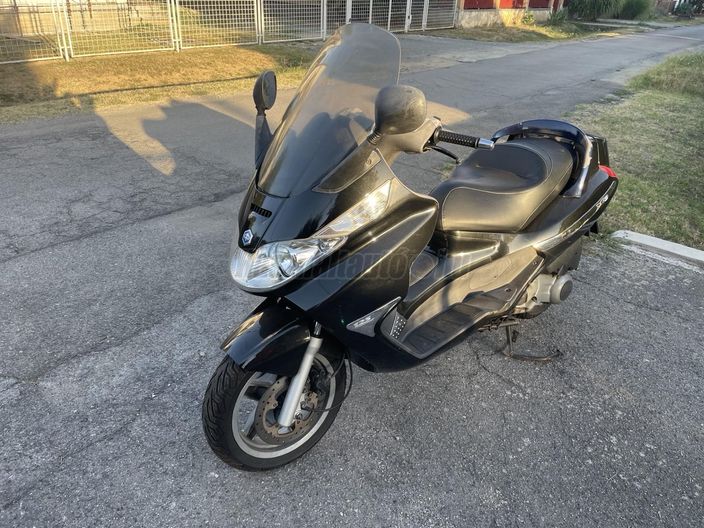 PIAGGIO X 8