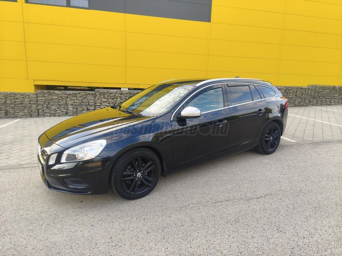 VOLVO V60 2.0 D [D3] R-Design Kinetic