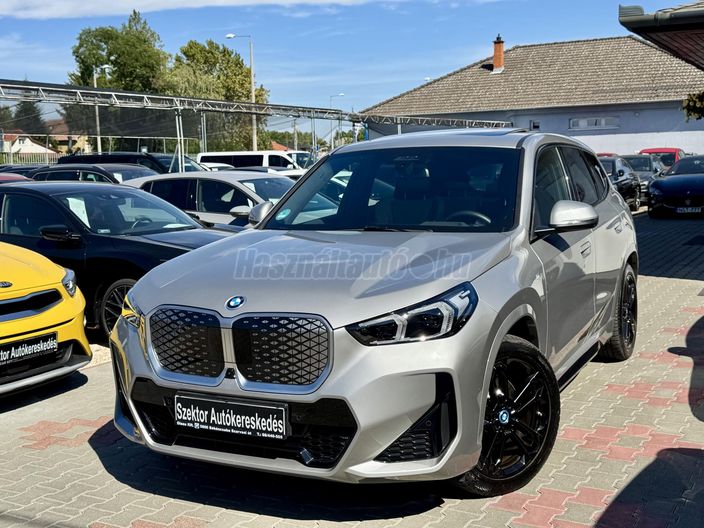 BMW IX1 xDrive30 64,8kWh
