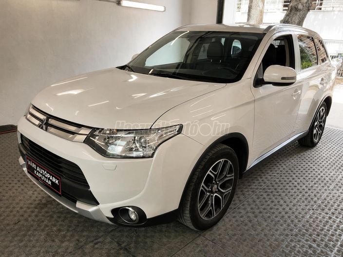 MITSUBISHI OUTLANDER 2.2 DI-D Instyle Navi 4WD
