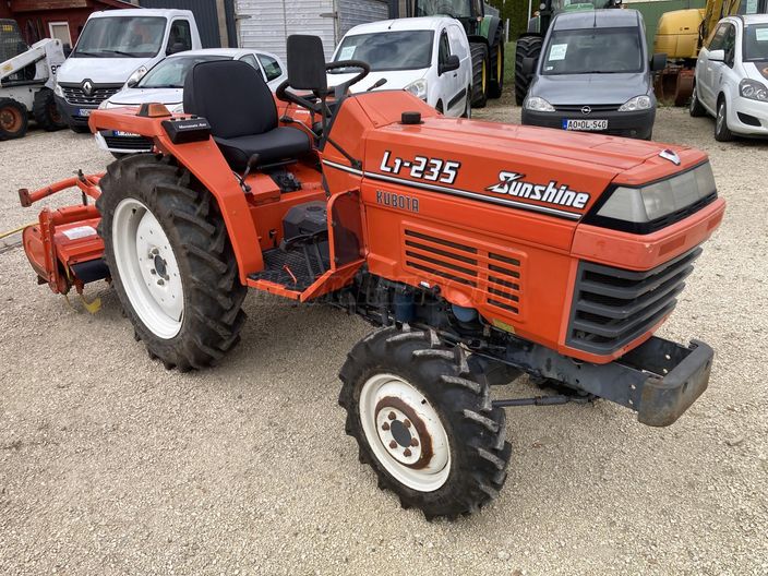 KUBOTA L1-235DT 23 LE.GYÁRI ÁLLAPOT.TALAJMARÓVAL