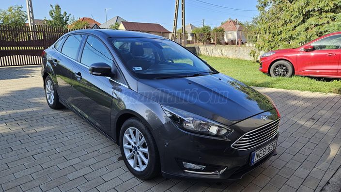 FORD FOCUS 1.0 GTDi EcoBoost Titanium